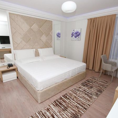 Eljos Hotel Fushe-Kruje Zewnętrze zdjęcie