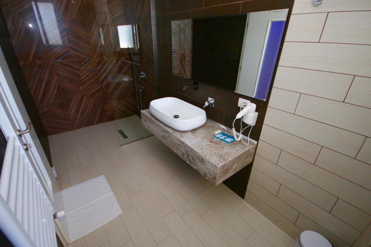 Eljos Hotel Fushe-Kruje Zewnętrze zdjęcie