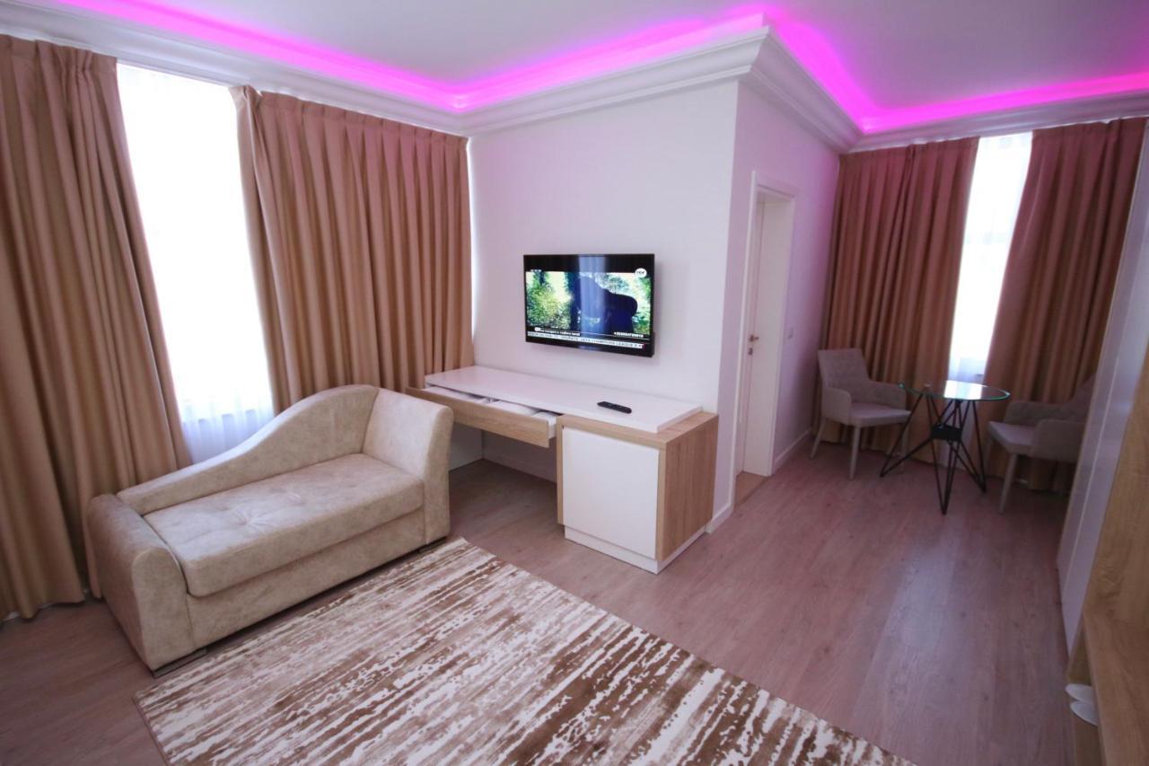 Eljos Hotel Fushe-Kruje Zewnętrze zdjęcie