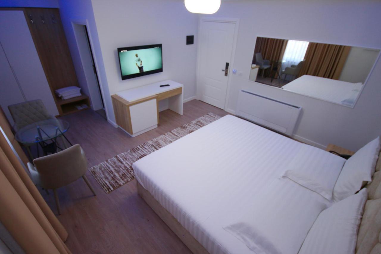 Eljos Hotel Fushe-Kruje Zewnętrze zdjęcie