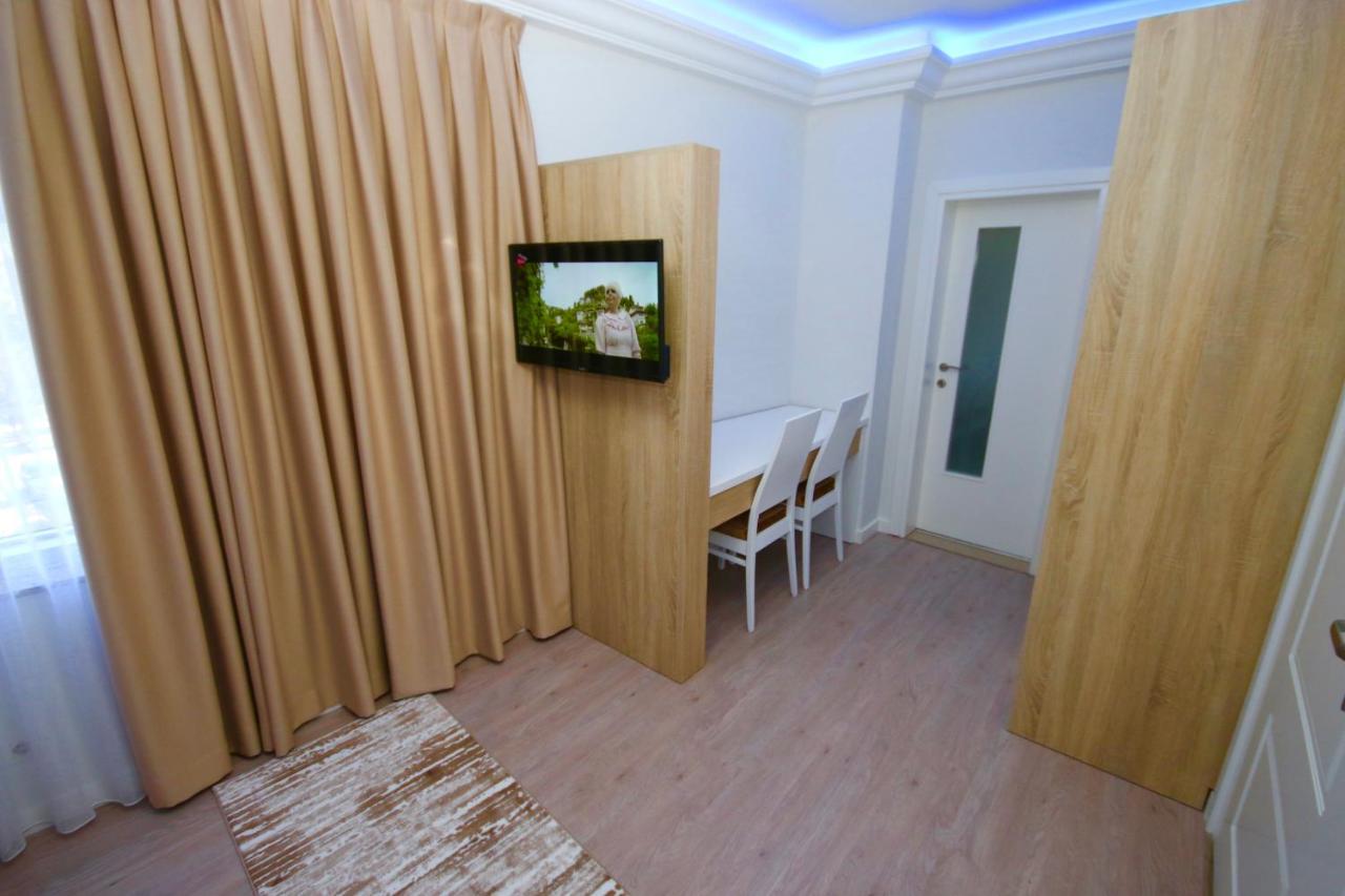 Eljos Hotel Fushe-Kruje Zewnętrze zdjęcie